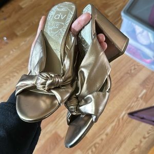 DV golden heels